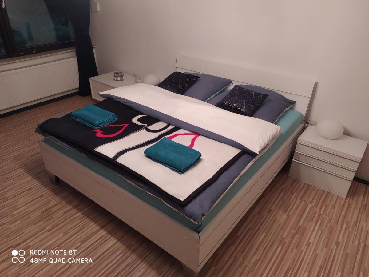 Park Villa Ferienwohnung Mit Pool Und 3 Schlafzimmer อูลเซิน ภายนอก รูปภาพ