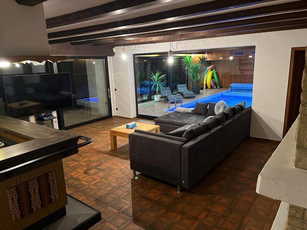 Park Villa Ferienwohnung Mit Pool Und 3 Schlafzimmer อูลเซิน ภายนอก รูปภาพ
